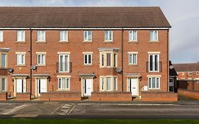6 Bed House With Free Secure Parking & 3 Bathrooms